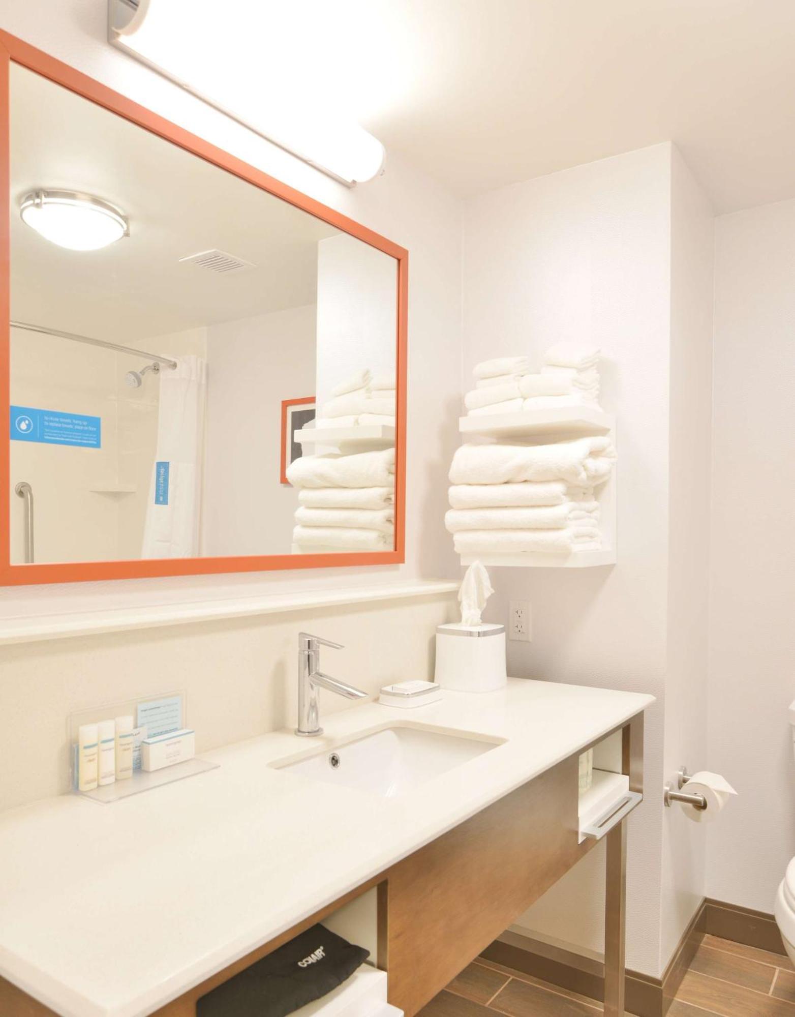 Hampton Inn & Suites Menomonie-Uw Stout Екстериор снимка