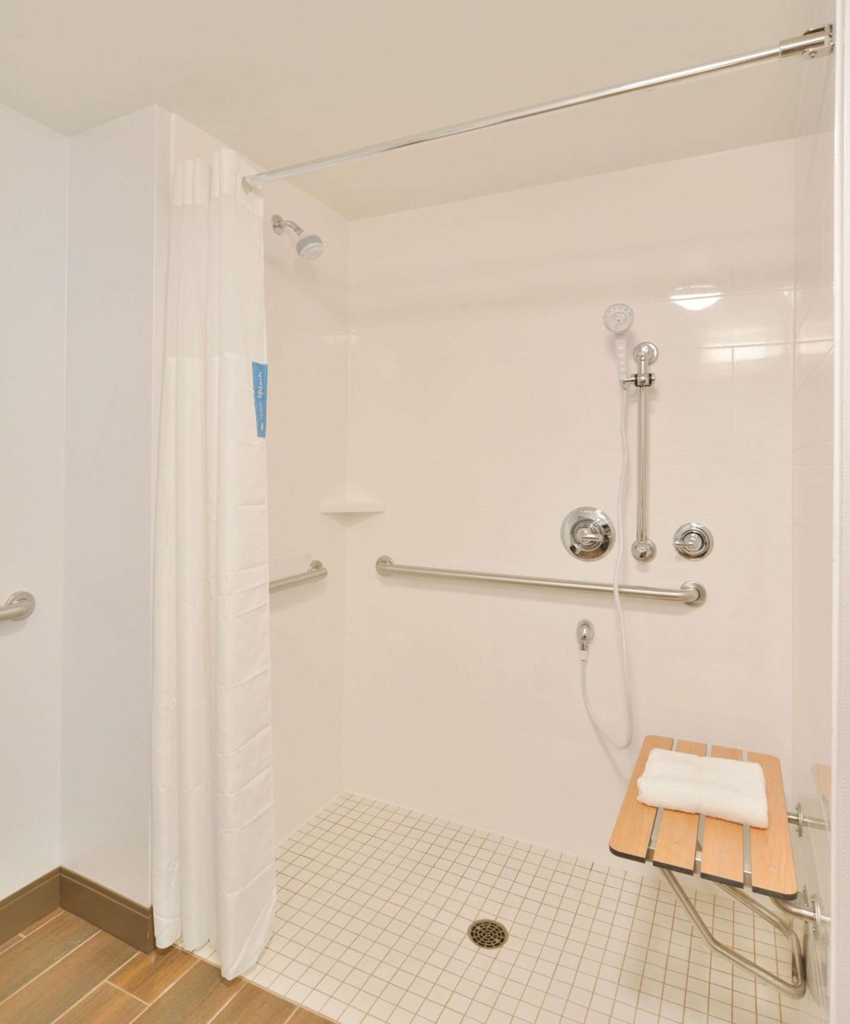 Hampton Inn & Suites Menomonie-Uw Stout Екстериор снимка